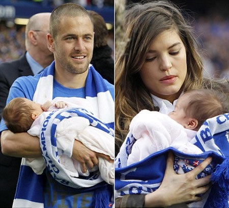 Cầu thủ Chelsea nhậu xuyên đêm mừng chiến thắng - 4