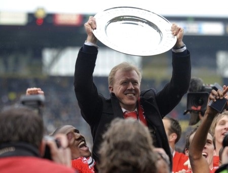 Cựu HLV ĐT Anh McClaren về dẫn dắt Wolfsburg - 1 Cựu HLV ĐT Anh McClaren về dẫn dắt Wolfsburg - 1