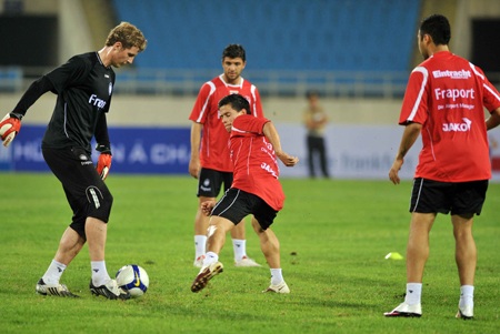 Tạo đà cho tham vọng bảo vệ ngôi “Vua” khu vực  - 2