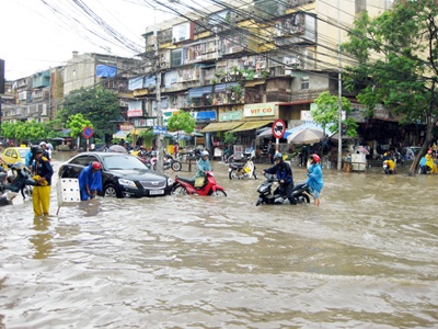 Lãnh đạo công ty thoát nước “dự báo” số điểm ngập úng - 1 Lãnh đạo công ty thoát nước “dự báo” số điểm ngập úng - 1