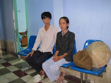 Cậu sinh viên nghèo đứng trước nguy cơ bỏ học - 1 Cậu sinh viên nghèo đứng trước nguy cơ bỏ học - 1