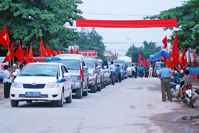 Quân dân Hà Tĩnh đón các anh hùng về đất Mẹ - 2 Quân dân Hà Tĩnh đón các anh hùng về đất Mẹ - 2