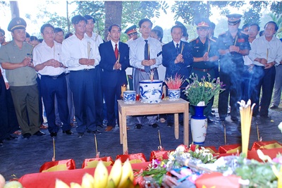 Quân dân Hà Tĩnh đón các anh hùng về đất Mẹ - 6 Quân dân Hà Tĩnh đón các anh hùng về đất Mẹ - 6