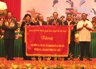 “Phát triển vùng dân tộc và miền núi với tốc độ cao hơn” - 2 “Phát triển vùng dân tộc và miền núi với tốc độ cao hơn” - 2