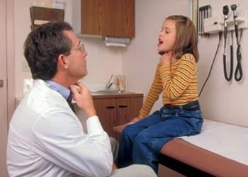 Đừng chủ quan khi bé khò khè, khản tiếng - 1