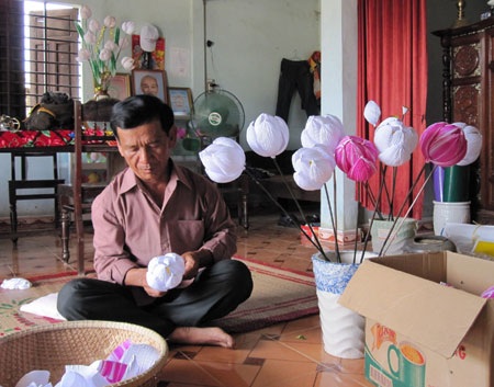 Người hồi sinh cho những cánh hoa giấy - 1 Người hồi sinh cho những cánh hoa giấy - 1