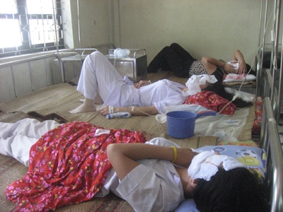 Bác sĩ, y tá bị tấn công bằng bình xịt hơi cay - 1 Bác sĩ, y tá bị tấn công bằng bình xịt hơi cay - 1