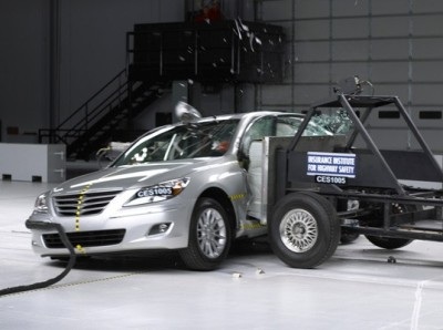 Hyundai Genesis “ghi điểm” về độ an toàn - 1 Hyundai Genesis “ghi điểm” về độ an toàn - 1