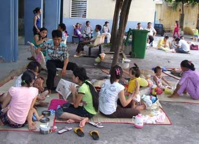 Người già, trẻ em “ồ ạt” nhập viện vì thời tiết thất thường - 3 Người già, trẻ em “ồ ạt” nhập viện vì thời tiết thất thường - 3