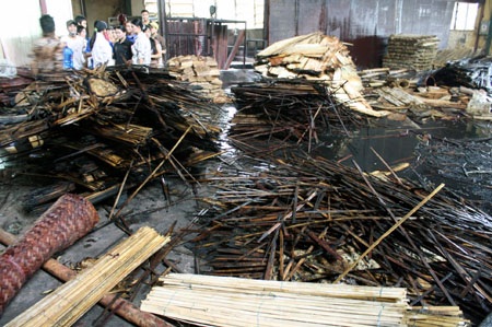 Cháy lớn tại công ty mây tre đan - 4 Cháy lớn tại công ty mây tre đan - 4