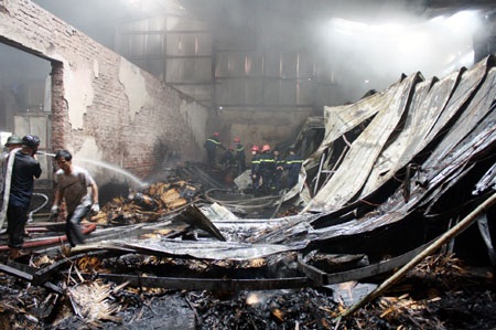 Cháy lớn tại công ty mây tre đan - 3 Cháy lớn tại công ty mây tre đan - 3