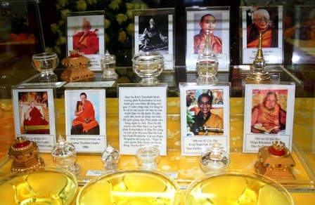 Hàng ngàn người dân đến chiêm bái Xá Lợi Phật - 7