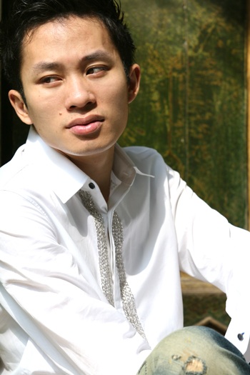 Tùng Dương: “Hát nhạc xưa cho bớt thiệt thòi!” - 1 Tùng Dương: “Hát nhạc xưa cho bớt thiệt thòi!” - 1