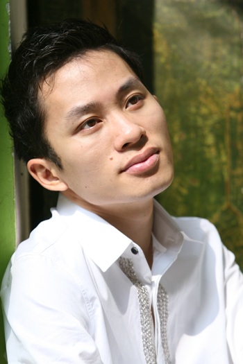 Tùng Dương: “Hát nhạc xưa cho bớt thiệt thòi!” - 2 Tùng Dương: “Hát nhạc xưa cho bớt thiệt thòi!” - 2