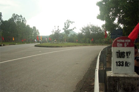 Bài 2: Những nữ anh hùng trên đất lửa - 1 Bài 2: Những nữ anh hùng trên đất lửa - 1