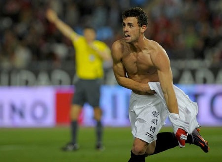Sevilla may mắn giành vé dự Champions League - 1 Sevilla may mắn giành vé dự Champions League - 1