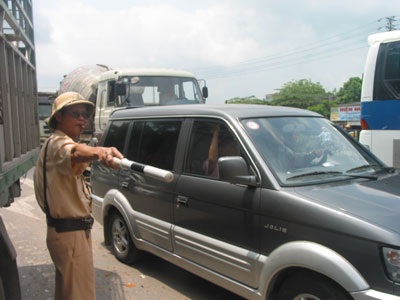 5 ô tô đâm liên hoàn, hành khách hoảng loạn - 6