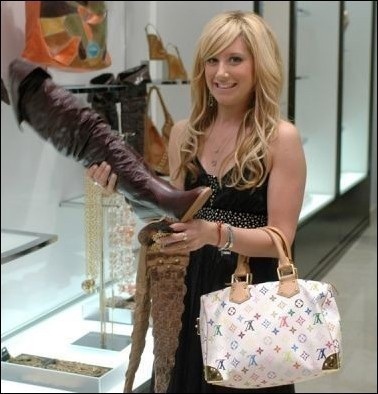 Ngắm bộ sưu tập túi Louis Vuitton của Ashley Tisdale - 8 Ngắm bộ sưu tập túi Louis Vuitton của Ashley Tisdale - 8