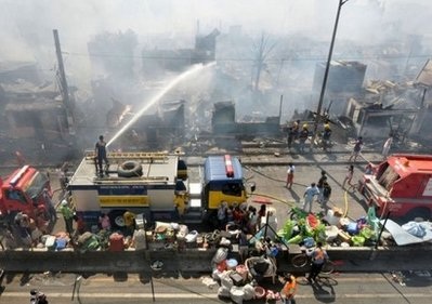 Cháy lớn ở thủ đô Manila, 20.000 người mất nhà cửa - 1 Cháy lớn ở thủ đô Manila, 20.000 người mất nhà cửa - 1