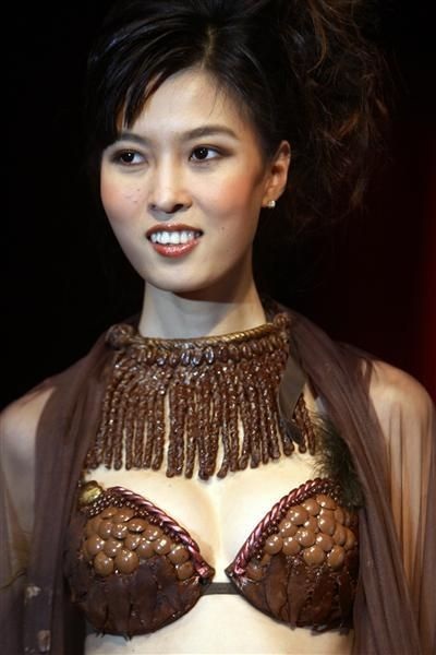 Những kiểu áo ngực “hổng giống ai” - 3 Những kiểu áo ngực “hổng giống ai” - 3