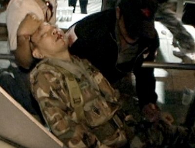 Lãnh đạo phe "áo đỏ" bị bắn vào đầu đã chết - 2 Lãnh đạo phe "áo đỏ" bị bắn vào đầu đã chết - 2