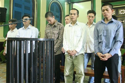Đào hầm vượt ngục từ nhà vệ sinh, 10 bị cáo lĩnh án - 1 Đào hầm vượt ngục từ nhà vệ sinh, 10 bị cáo lĩnh án - 1