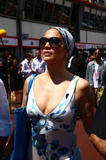 Người đẹp trên đường đua Monaco - 4