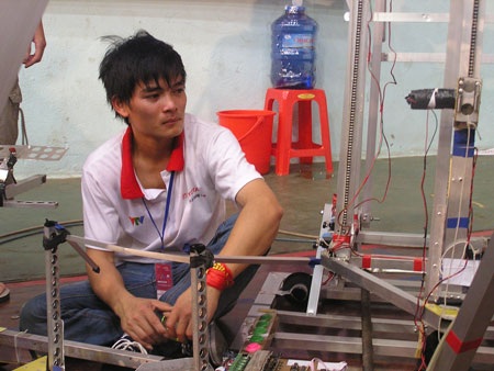 “Bắn” chính xác, ĐH Lạc Hồng vô địch Robocon 2010 - 4
