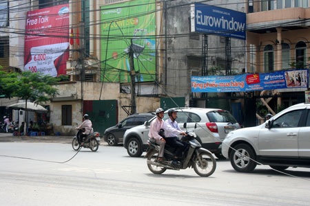 Giao thông “láo nháo” vì… 1 sợi dây - 2 Giao thông “láo nháo” vì… 1 sợi dây - 2