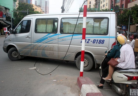 Giao thông “láo nháo” vì… 1 sợi dây - 3 Giao thông “láo nháo” vì… 1 sợi dây - 3