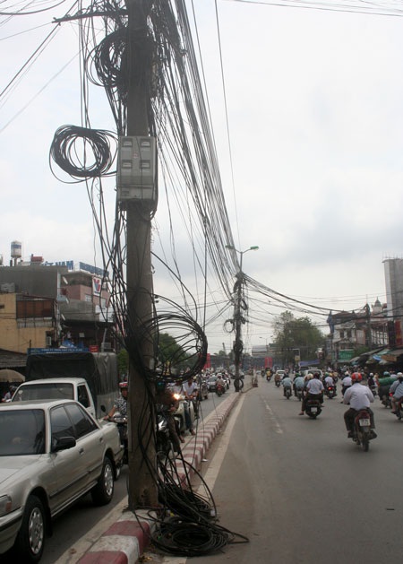 Giao thông “láo nháo” vì… 1 sợi dây - 6 Giao thông “láo nháo” vì… 1 sợi dây - 6