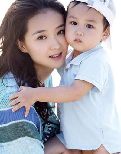 Vương Diễm - Người mẹ trẻ hạnh phúc - 1