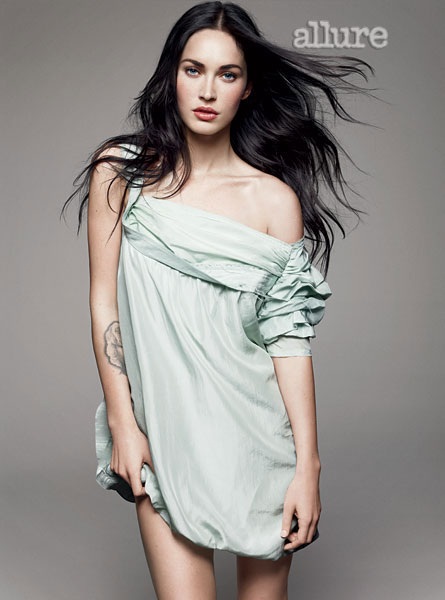 Megan Fox nổi cáu vì lộ ảnh hở ngực - 1 Megan Fox nổi cáu vì lộ ảnh hở ngực - 1