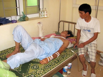 Cứu sống một công nhân bị chém đứt gân, thủng phổi - 1