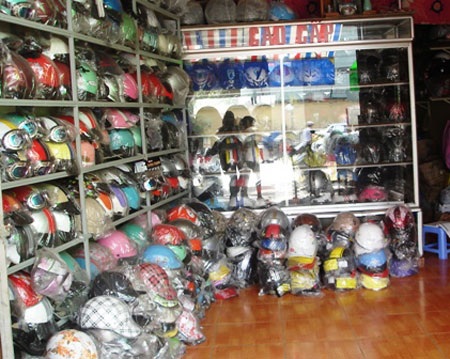 Thị trường mũ bảo hiểm trẻ em “im ắng” trước giờ G - 1 Thị trường mũ bảo hiểm trẻ em “im ắng” trước giờ G - 1