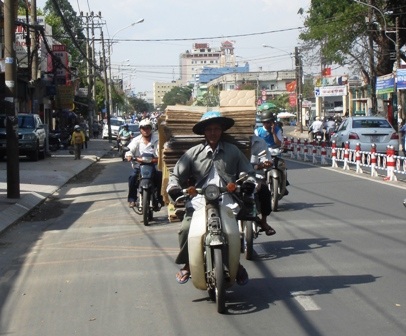TPHCM “ngộp thở” vì nắng nóng - 3