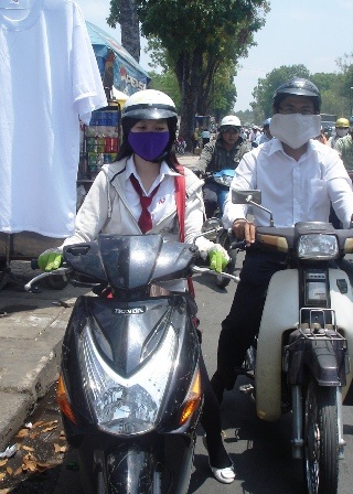 TPHCM “ngộp thở” vì nắng nóng - 1