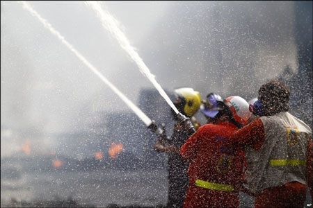 Bangkok biến thành chảo lửa khi thủ lĩnh "áo đỏ" đầu hàng - 10 Bangkok biến thành chảo lửa khi thủ lĩnh "áo đỏ" đầu hàng - 10