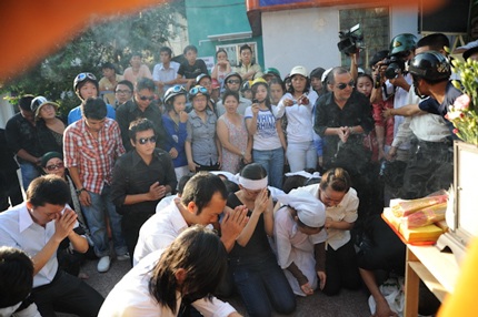 Người thân đưa Hữu Lộc về nơi an nghỉ cuối cùng  - 4