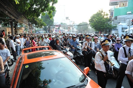 Người thân đưa Hữu Lộc về nơi an nghỉ cuối cùng  - 13