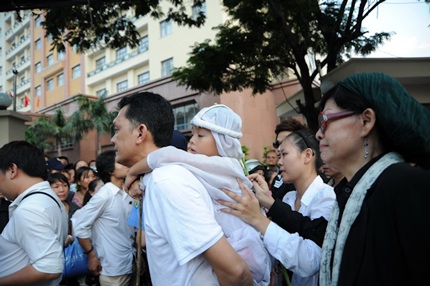 Người thân đưa Hữu Lộc về nơi an nghỉ cuối cùng  - 9