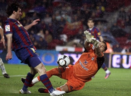 Henry xuất hiện ở đội hình tệ hại nhất Liga 2009/10 - 1 Henry xuất hiện ở đội hình tệ hại nhất Liga 2009/10 - 1