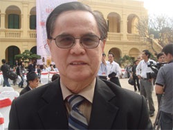 Vị giáo sư “cắp sách đi học lại” để nghiên cứu về Bác Hồ - 1 Vị giáo sư “cắp sách đi học lại” để nghiên cứu về Bác Hồ - 1