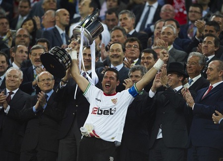 Nou Camp tưng bừng trong buổi lễ đăng quang của Sevilla - 8