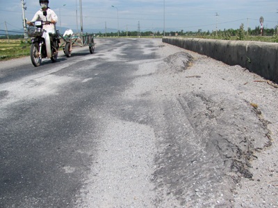 Hoảng hồn với chất lượng con đường trị giá hơn 300 tỷ đồng - 4 Hoảng hồn với chất lượng con đường trị giá hơn 300 tỷ đồng - 4