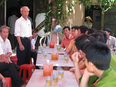 Tử vong vì đâm vào... đống lúa  - 1