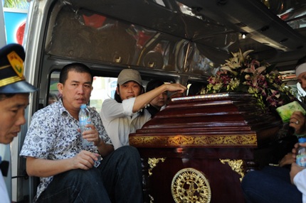 Người thân đưa Hữu Lộc về nơi an nghỉ cuối cùng  - 8