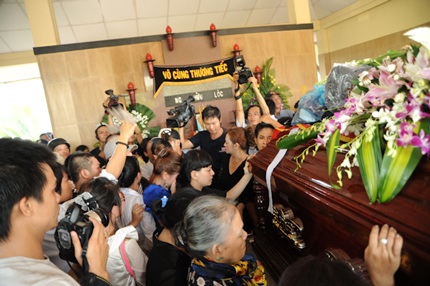 Người thân đưa Hữu Lộc về nơi an nghỉ cuối cùng  - 6