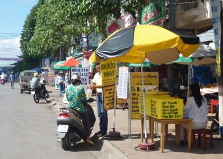 Nắng nóng - nước mát xuống đường, rau đồng lên giá  - 1