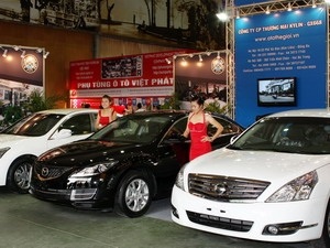 Hà Nội chưa tăng lệ phí trước bạ ô tô lên 15%  - 1